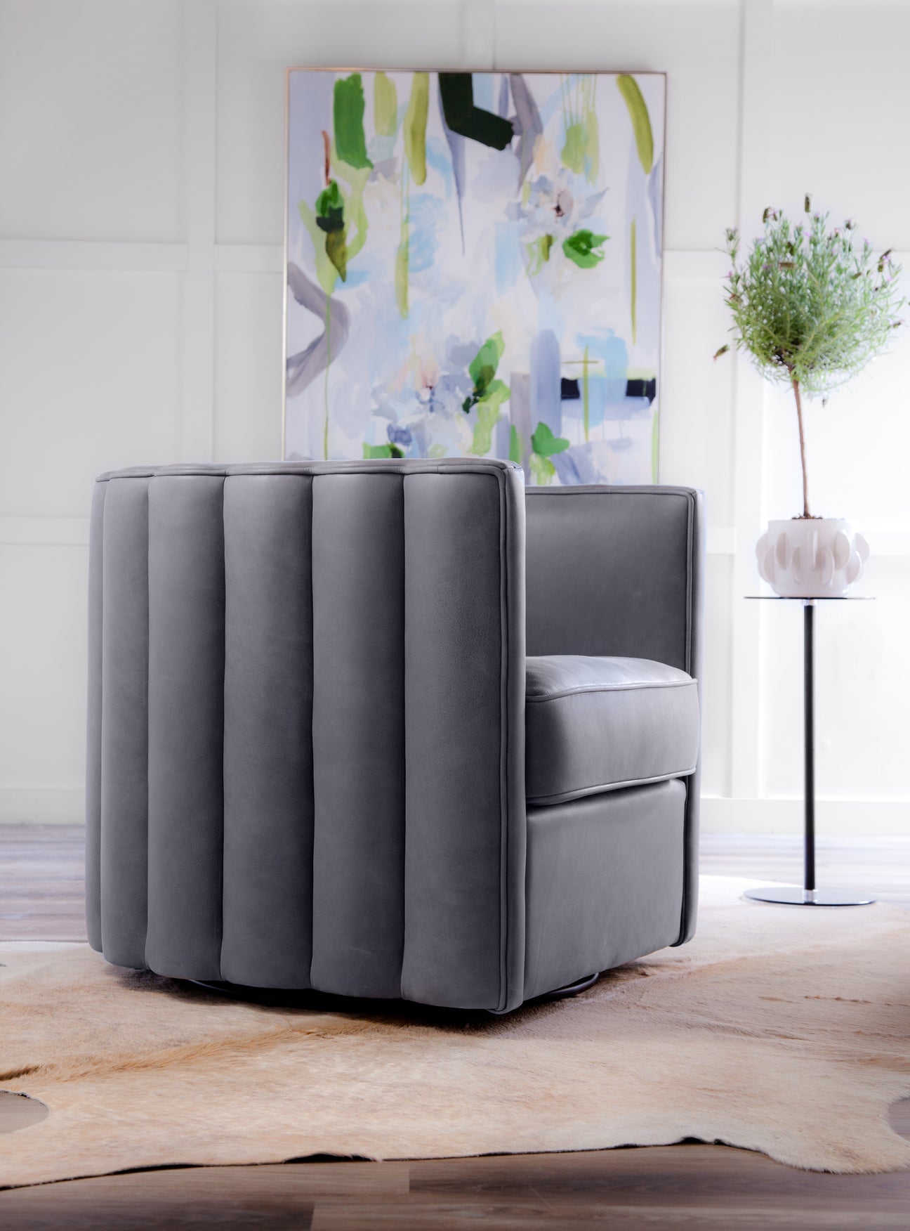 Jones Swivel Chair in Selena Storm Leather
